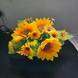 small artifical flower arrangement.
ivory colour pot with yellow sun flowers 
very good conditions