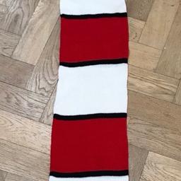 Manchester United FC - Munich 50th Year Memorial scarf in retro style 
New - never worn
From smoke free home

Collection from Whitefield Manchester or buyer to pay postage