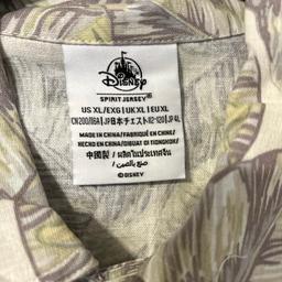 BNWT Disney Parks Mens Spirit Jersey Hawaiian
button up leaf print shirt, only removed from packing to photograph.

Collection OL12 or can post at extra cost to the buyer tracked delivery only 