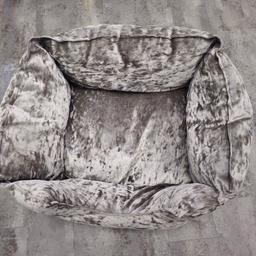 Nice and comfy bed for midium  dog size.  66cm(26inch) wide and 55cm (20) inch long. Dark grey crushed velvet colour. Collection only.