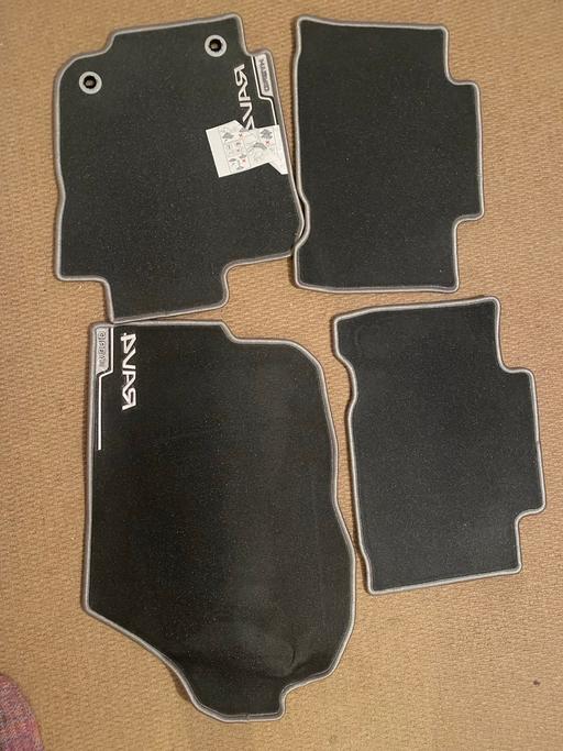 Vehicles South West London Merton - Photos for RAV4 Hybrid genuine original car mats