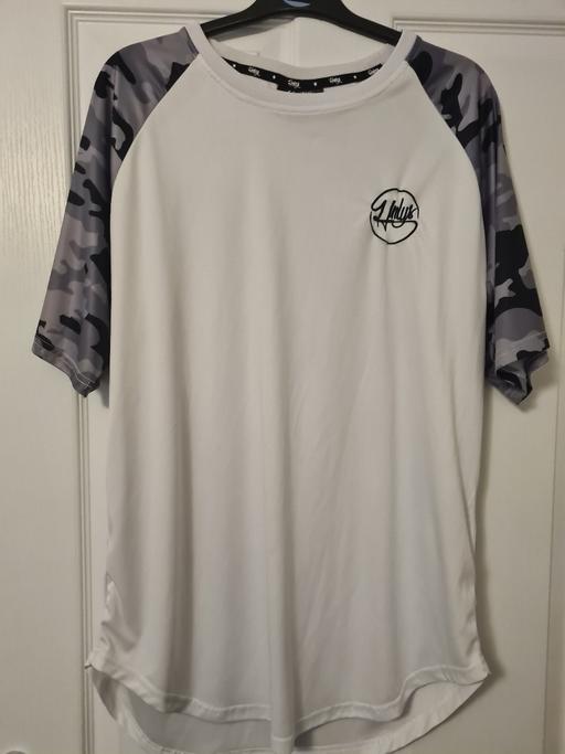 Buy & Sell Nottinghamshire Gedling - Photos for Henleys White & Grey Camo Tshirt XXL