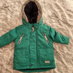 Jasper Conran Boy Coat.
With removable body warmer inside.
Green
Age 12 to 18 months
Like new.