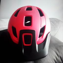 Selling a Adult Red Cycling Helmet ,Size 55-61cm,Excellent Condition from smoke and Pet free home.