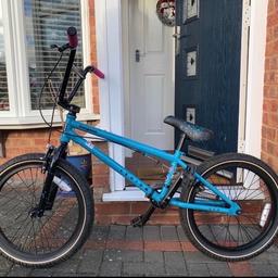 Mongoose Legion l60 - 20”
Blue bike, pink handles
Hardly used, so in fairly mint condition, apart from scratches on pedals.

No scratches on actual frame of bike

Price paid £279.99, from Northfield Cycles

Open to sensible offers

Collection only

Please see other items for sale