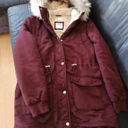 Neuwertige Winterjacke Gr 170 mit abnehmbarer Kapuze zu verkaufen. Farbe: weinrot
Versandkosten sind vom Käufer zu tragen.