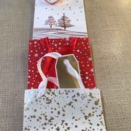 Three Christmas Gift Bottle Bags.

In good reusable condition and from a smoke free home.

Buy with other Listed items for a Bundle Price reduction.