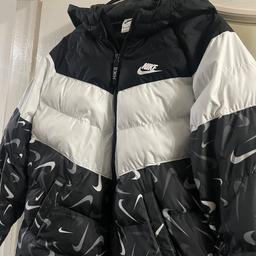 Puffer and padded nike coat with hood unisex brought from JD £140.00 size XL juniors. Collection only thanks ☺️ open to reasonable offers
