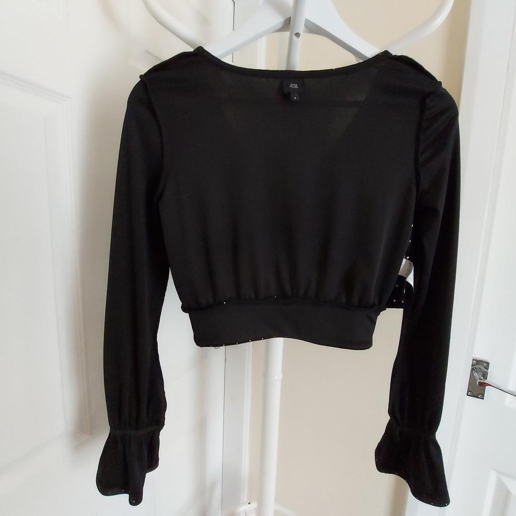 Blouse ”River Island” Velour

 With Yellow Metal Stones

 Black Colour

Good Condition

Actual size: cm

Length: 37 cm

Length: 20 cm from armpit side

Shoulder width: 36 cm

Length sleeves: 60 cm

Volume hands: 35 cm

 Volume chest: 80 cm – 86 cm

Volume waist: 70 cm - 74 cm

Size: 8 (UK) Eur 34

93 % Polyester
 7 % Elastane

Made in Morocco