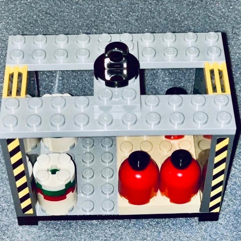 Sammlerstück: Containerstapler von LEGO City in einwandfreiem Zustand aus Nichtraucherhaushalt. Unbespielt, nur aufgebaut. Versand ist möglich.