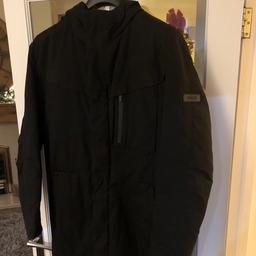 Men’s black in colour Hugo boss coat. Fully lined in side, has had a small repair on right hand side pocket as shown on image. A really nice coat