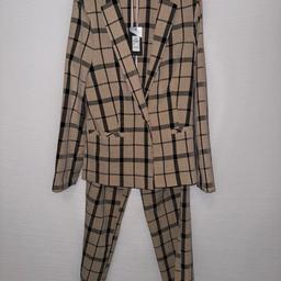 Primark beige and black suit set
Size 10 pant and 12 blazer (fit a size 10)
Brand new - with tags
RSP £38.00

#suit #suitset #suitprint #beigesuit #blacksuit
