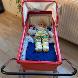 Verkaufe eine Puppenwagen in Rot aus der 70er Jahre mit Puppe an selbst Abholer in Hamburg Lokstedt, bei Interesse bitte melden