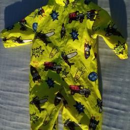 Printed Junior Waterproof Rain Suit by George.

Perfect for those rainy days & highly visible.

Full length zip to make things easier all round.

Size 12-18mths, but need to double check tomorrow.

Local collection preferred or can be posted out at extra costs.