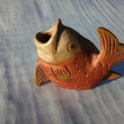 Vintage Chunky Wooden Fish with an Open Mouth.
Two toned colour.
Very unique item in great condition.

Approximate dimensions H14L18W6cm, as best guess as not in front of me to measure.  Let me know if you need precise, as listing ASAP.

Local collection preferred or can be posted out at extra costs.