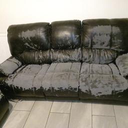 black colour recliners
x2 - three seaters
x1 - 2 seater.
all recliner parts work
collection only