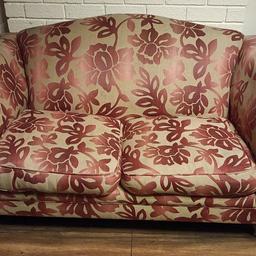 Laura Ashley red and beige fabric sofa

Height: 34"
Width: 67"
Depth: 36"

Wooden feet with metal castors

Some signs of wear (please see photos)