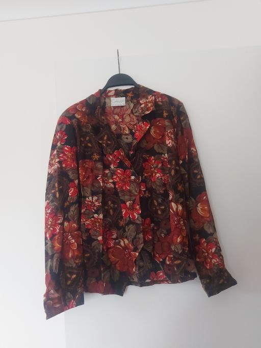 Buy & Sell Surrey Spelthorne - Photos for Vintage floral shacket