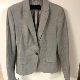Hi and welcome to this beautiful looking style ladies ZARA Basic Blazer Jacket Size XS in perfect condition thanks