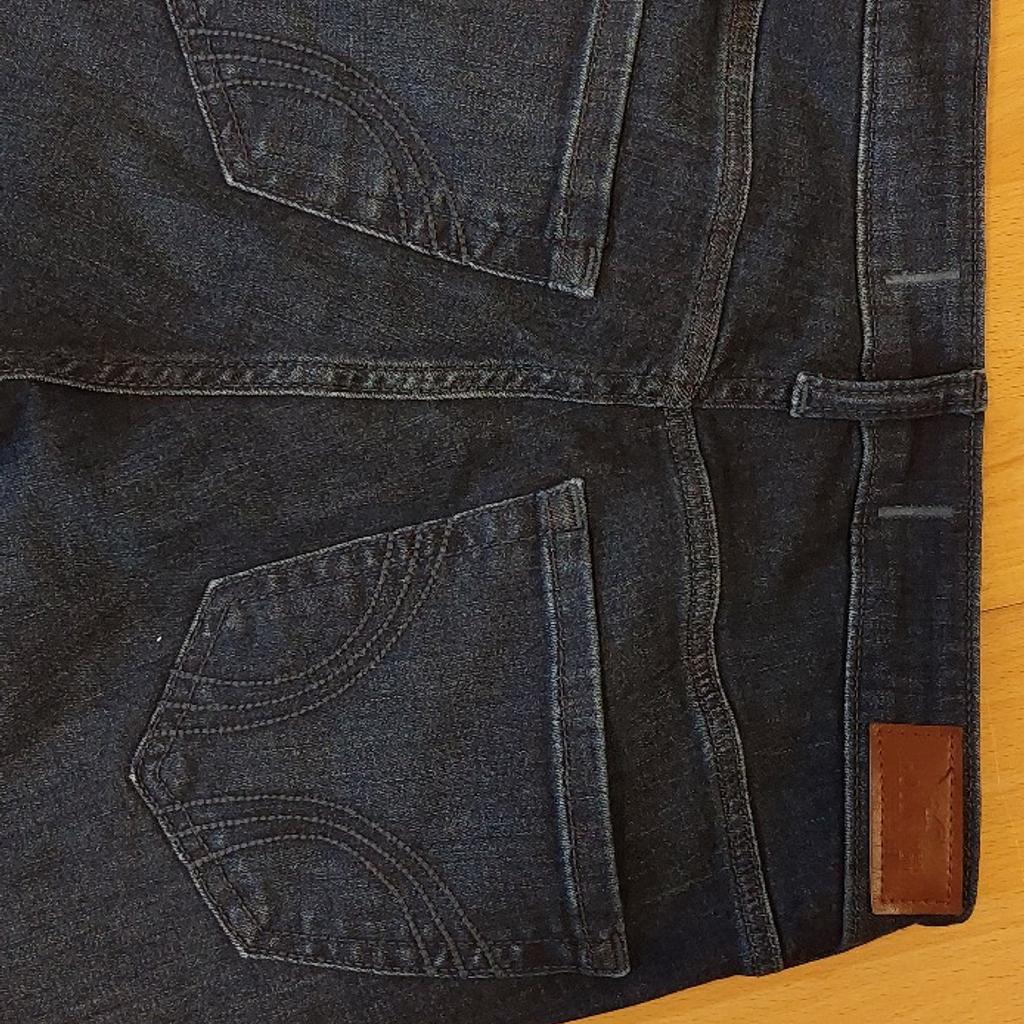 Curvy High-Rise Super Skinny Jeans von Hollister

Größe: 6L bzw. W28L
Farbe: dunkle Waschung
Originalpreis: 49€

Nur 1x getragen.
Genaue Maße auf Anfrage.

Privatverkauf, keine Rücknahme, kein Umtausch, etc. Versand möglich, Versandkosten übernimmt Käufer:in.
