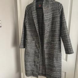 Ladies Check Coat Authentic Size 8.

Pet and smoke free home

Very good condition