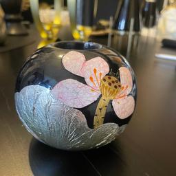 Black ball tea light holder hand painted bought from homesense
Tiny mark at back hence price see photo but overall in good condition was only on display
Collection only 
Smoke and pet free home 
No offers