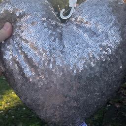 New Next sequin heart cushion. Nes still in packet cost more. Silver full sequin cushion. Pretty heart shape . Lovely item.