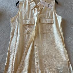 Brand new silky fell top

Gold buttons
Sleeveless
Size 6 but a large 6