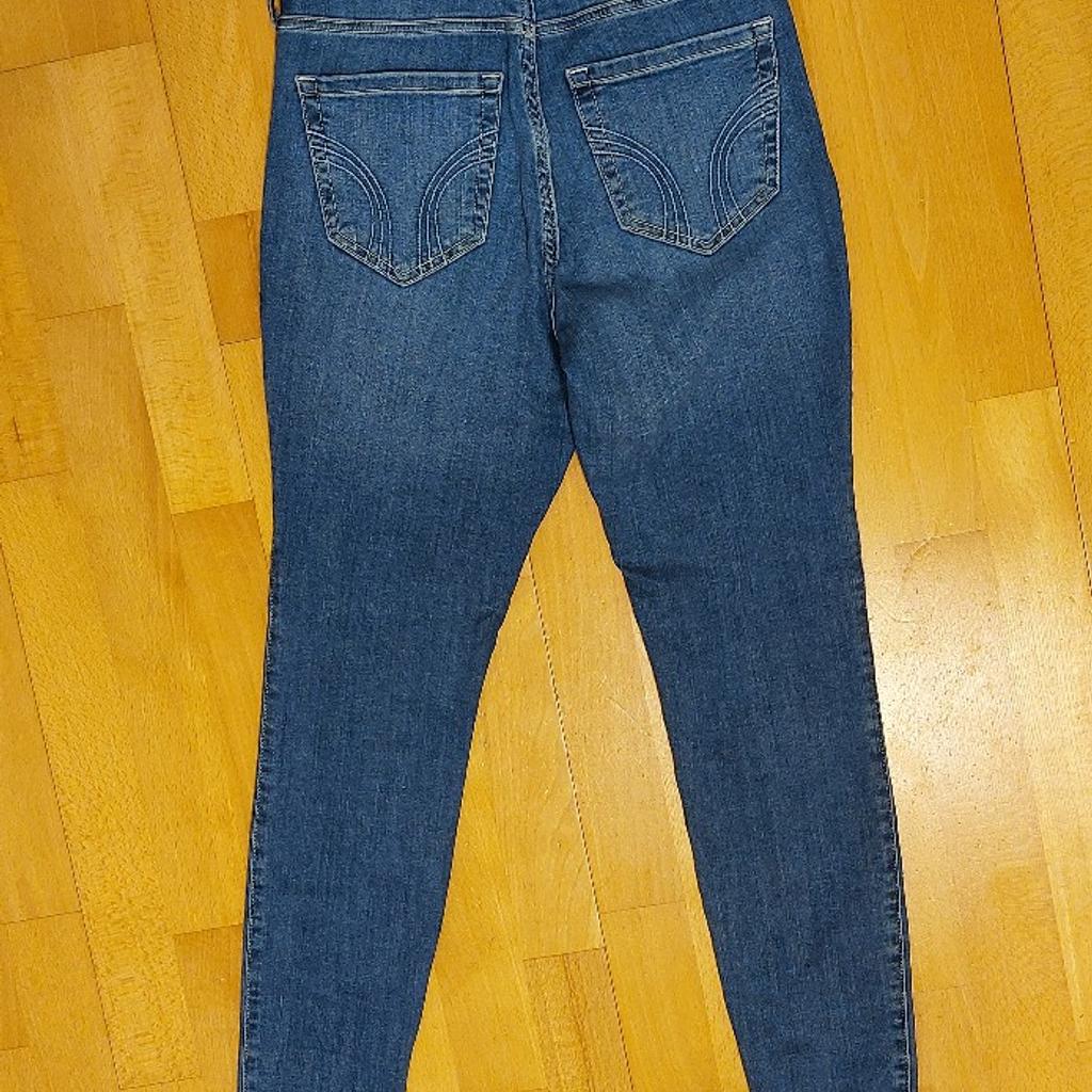 Curvy High-Rise Super Skinny Jeans von Hollister

Größe: 6L bzw. W28L
Farbe: mittlere Waschung
Originalpreis: 55€

Nur 1x getragen.
Genaue Maße auf Anfrage.

Privatverkauf, keine Rücknahme, kein Umtausch, etc. Versand möglich, Versandkosten übernimmt Käufer:in.