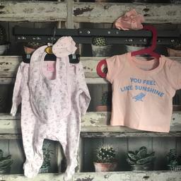 This bundle of baby girl clothes in size 0-3 months is perfect for any parent looking to dress their little one in cute outfits. The set includes a bebe bonito branded bodysuit/bib/hat and 4 x plain pink mittens and 1 x pair pink with stars featuring adorable squirrels, and comes in a pretty pink colour. Also included a pink t-shirt fun sunshine theme from Primark - new

please see photo