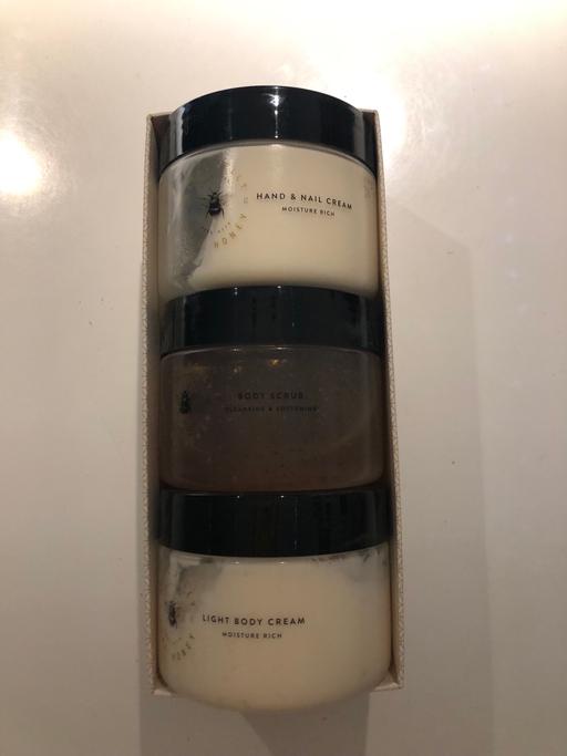 Buy & Sell South East London Bromley - Photos for Brand new M&S set of creams/ scrub