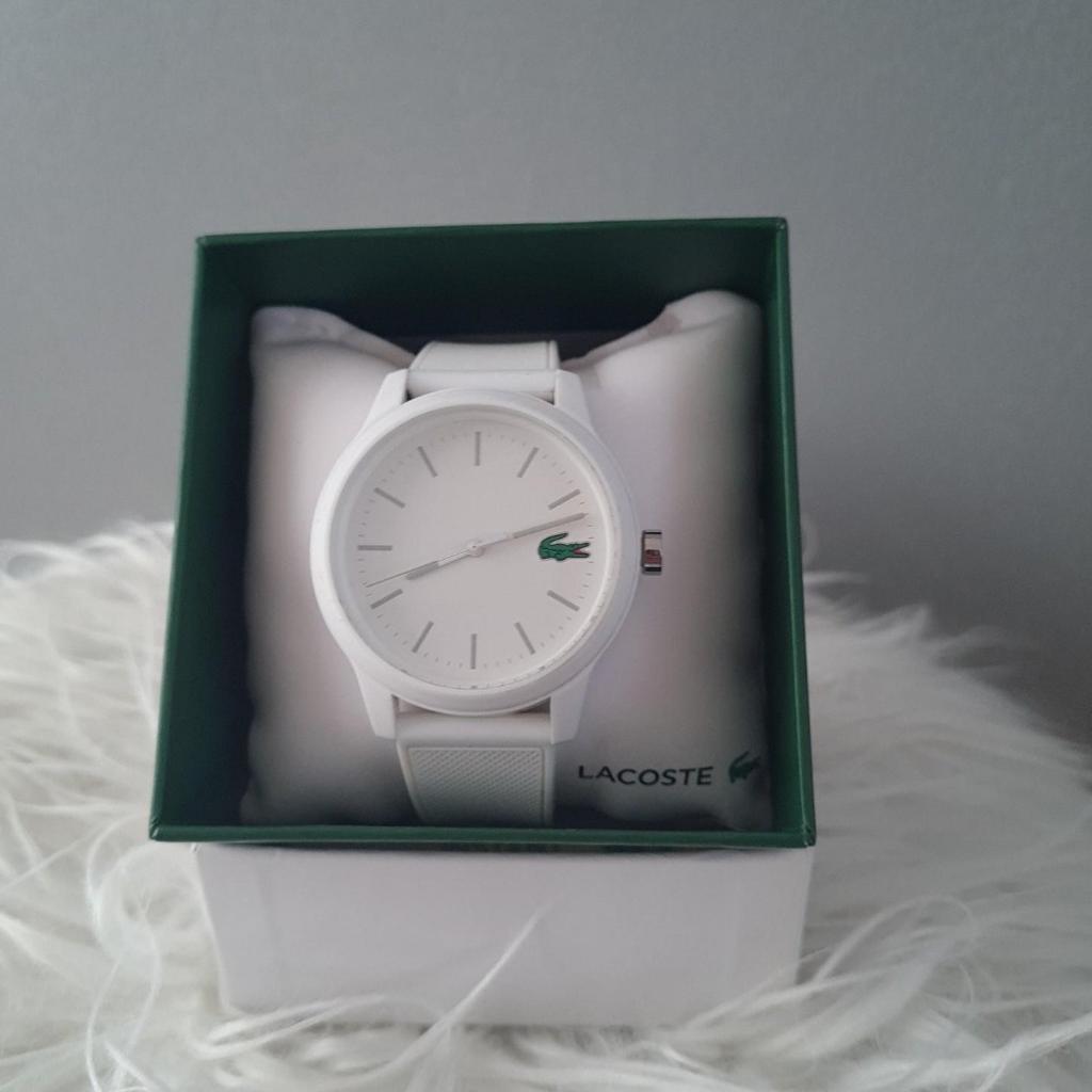 Lacoste watch with white strap , used Like New.

High quality 21 cm length, 19 mm wide white silicone strap with a buckle.
Collection Leicester le5