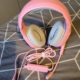 Selling these for my daughter.These headphones work and are perfectly fine no damage at all both speakers work only selling due to upgrade to a razer one for her new PC setup it has a dual split cord which is a USB and headphone jack (more suitable for pc) and a part where u can turn the lights on the side of the headset and adjust the volume and also mute/unmute the microphone.
Darlaston Area
Ws10
Smoke Free Home