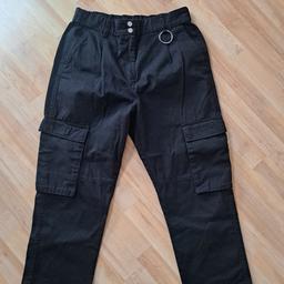 tolle Hose von Bershka 100% Baumwolle Jeans ähnlicher Stoff
Länge 90cm
hoher Neupreis/ fixpreis