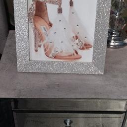 here is a picture with glitter frame

size
32cmx27cm