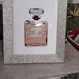 here is a lovely picture with a silver glitter frame

the size
32cmx27cm