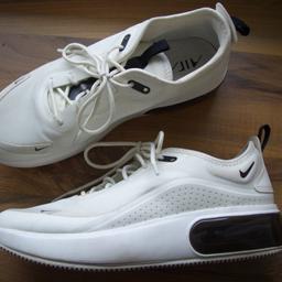 Biete lässige Damen Nike Sneakers Gr. 41 in weiß / schwarz