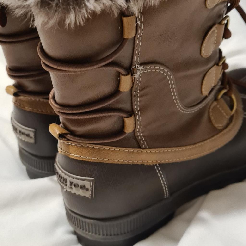 London Fog snow boots ski boots winter boots walking boots duck boots superb condition