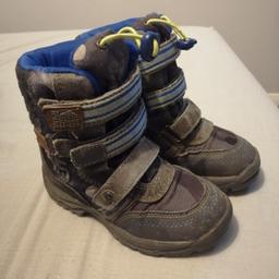 Next boys Snow boots
Size 9 kids
Grey brown and blue
Velcro fastening
Good used condition 
Collection from Sedgley DY3 
