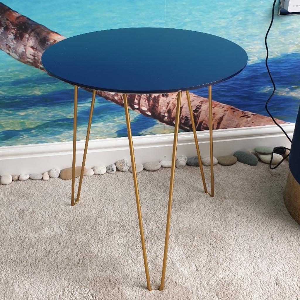 Side table in blue and gold.