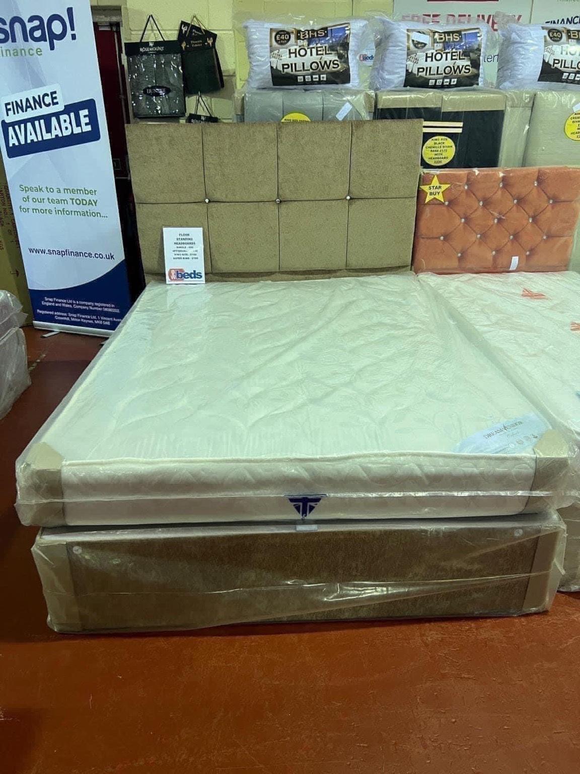 Floor standing headboard divan base mattress in S62 Parkgate für £ 450