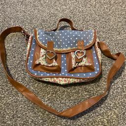 A cute handbag used by a little girl. 
in great condition 
from Claire’s