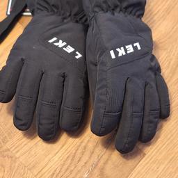 verkaufe neue und ungetragene Handschuhe von Leki
Gr 4 ca für 6 Jahre
Leider zu klein geschenkt bekommen
Excl.Versand