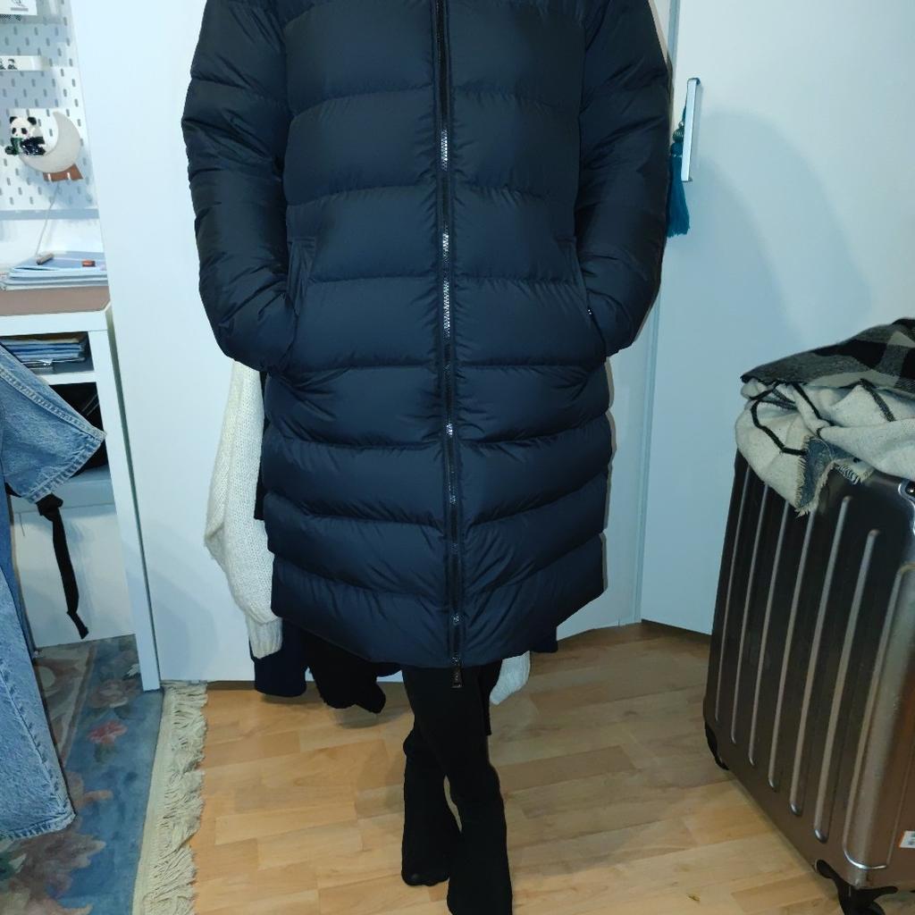 Polo Ralph Lauren Jacke
länge 95cm
Breite 55cm
Kapuze mit webfell kann man abnehmen