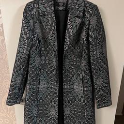 Hi and welcome to this gorgeous looking style rare ladies Oasis Metallic Jacquard blazer Coat Size Uk 8 in perfect condition thanks