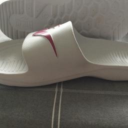 New flip flops size 6