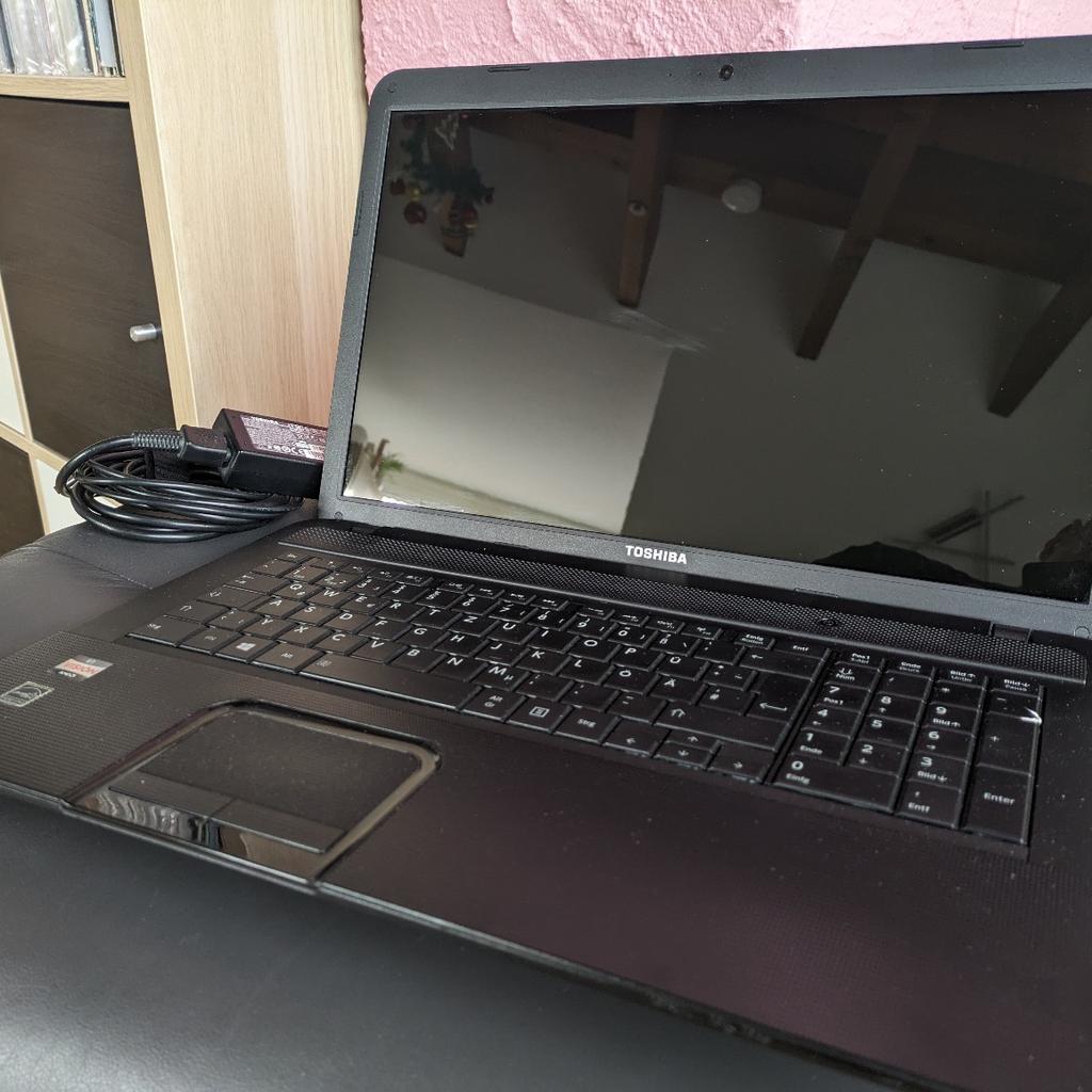 Verkaufe meinen etwa 12 Jahren alten Laptop, er funktioniert noch aber nur mit dem Netzkabel der Akku ist leider defekt. Bei Fragen einfach an schreiben. der Preis ist VB. Versand gegen Aufpreis möglich.