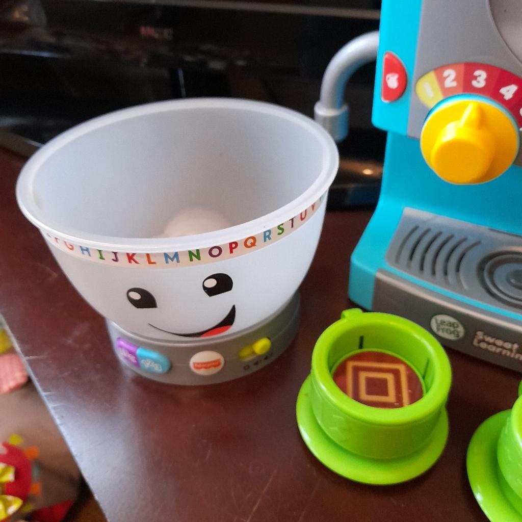 All good working order with lights and sounds.
Leapfrog coffee machine and fisherprice mixing bowl and teapot.
Sold as shown no other accessories.
fy3 layton or can post for extra
