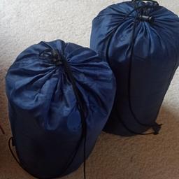 Mal gekauft und nie gebraucht
1,90 m Schlafsäcke , dunkelblau, Mehr Angaben siehe 2. Bild. Je 10€