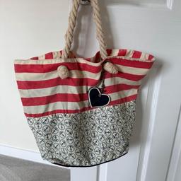 
• Sailor Theme Beach Bag
• Primark
• Good condition

Also features:
• Thick rope handles
• Pop button fastening
• Large, single compartment
• Padded base